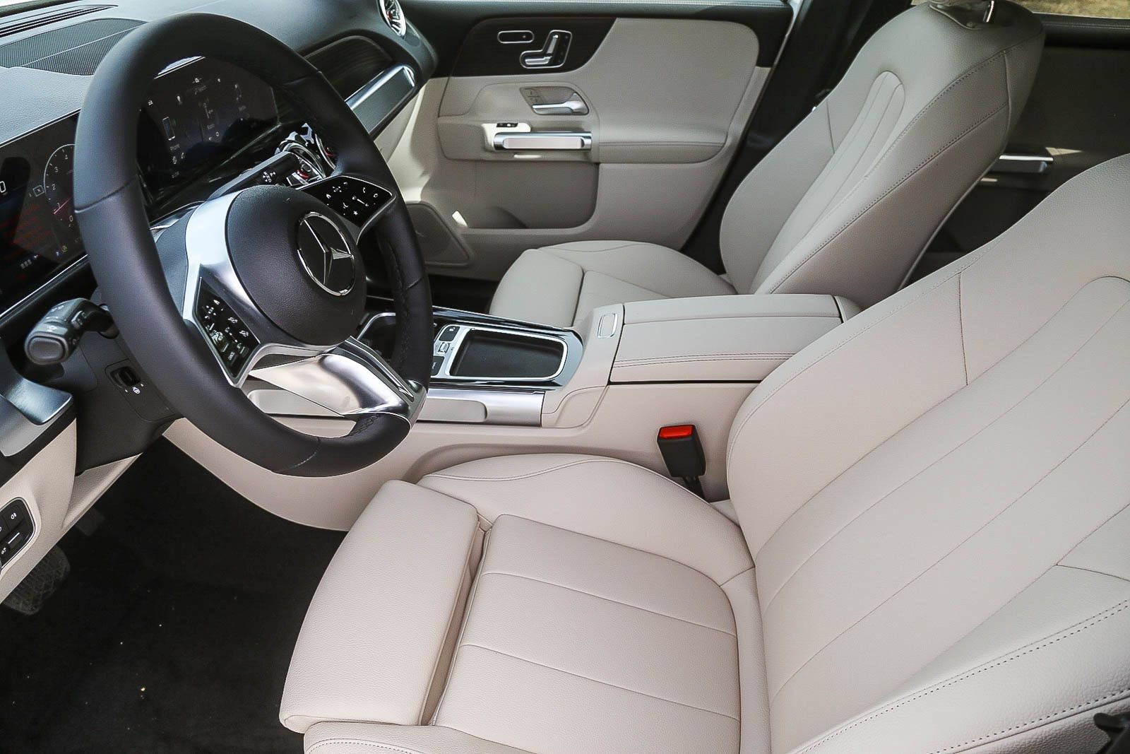 New 2026 Mercedes-Benz GLB 250 4MATIC image 18