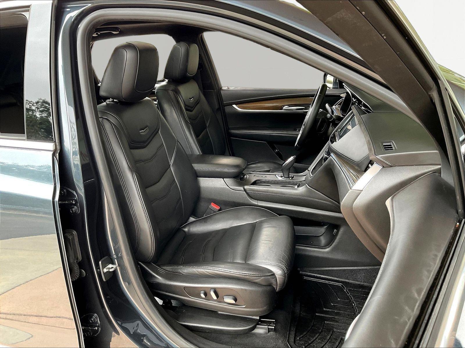 Used 2019 Cadillac XT5 Platinum AWD/4WD image 29