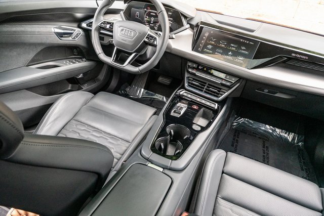 Used 2023 Audi e-tron GT Prestige image 20