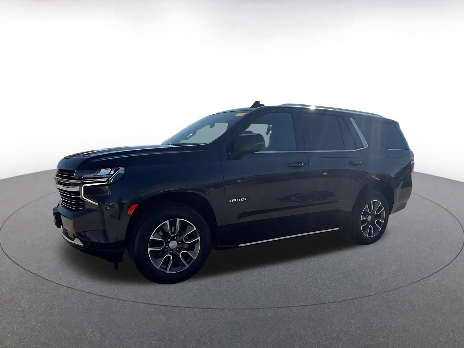 Used 2024 Chevrolet Tahoe LT w/ Luxury Package RWD image 7