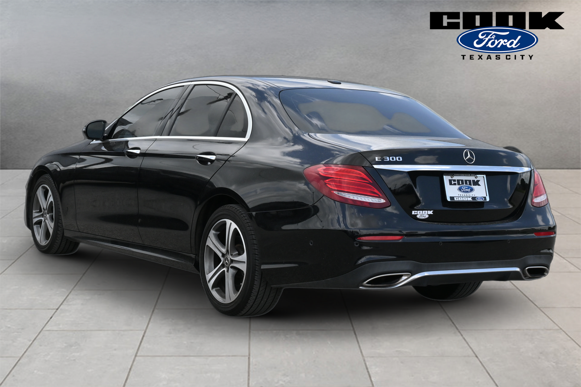 Used 2017 Mercedes-Benz E 300 image 4