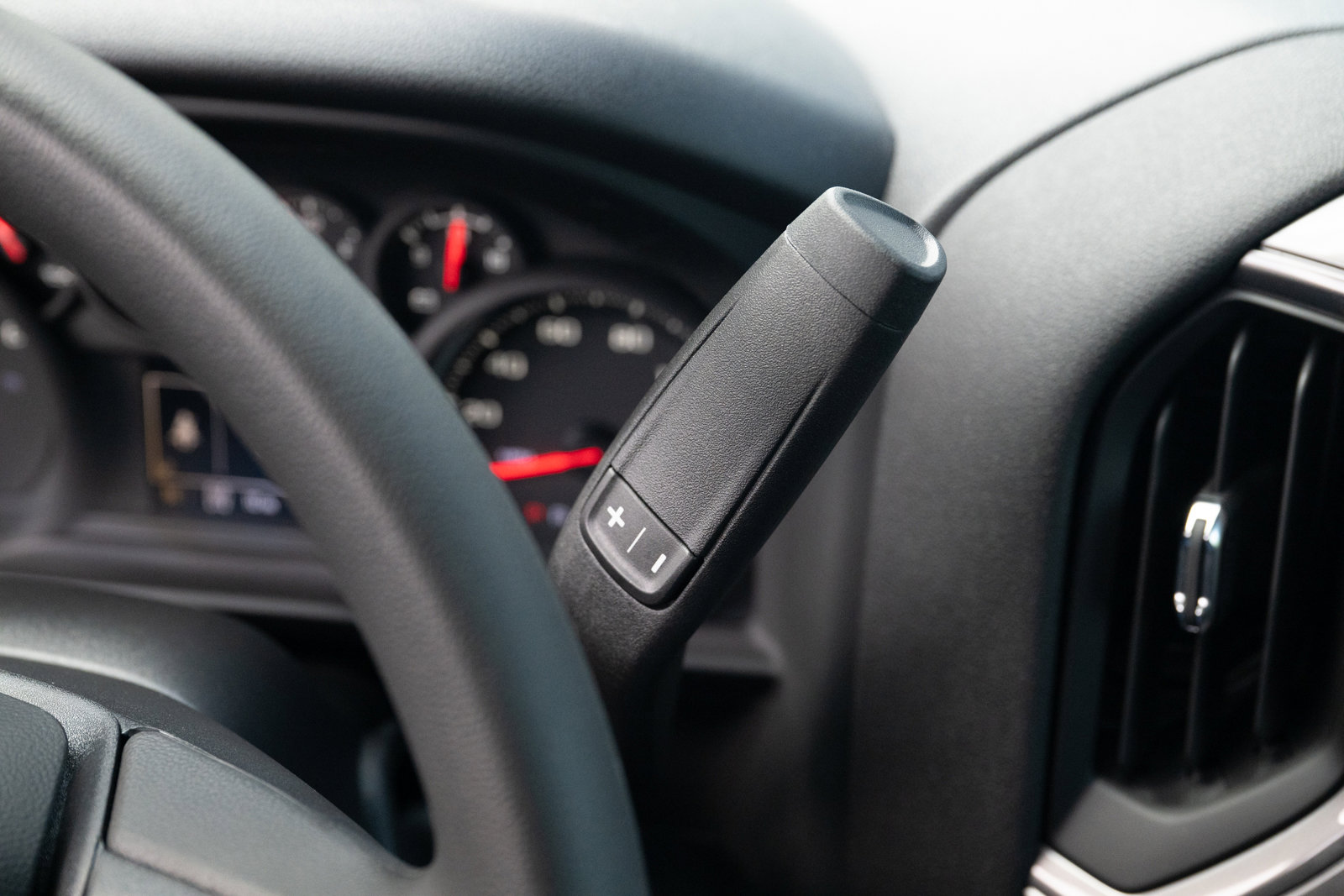 Used 2025 Chevrolet Silverado 1500 Custom image 24