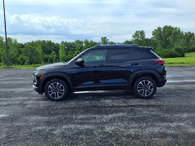 Used 2025 Chevrolet TrailBlazer LT AWD/4WD image 33