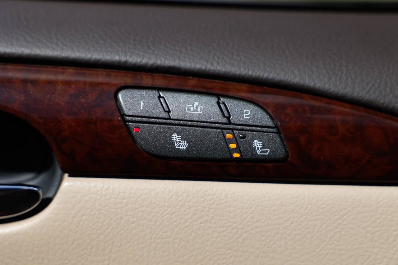 Used 2011 Buick Lucerne CXL FWD image 37