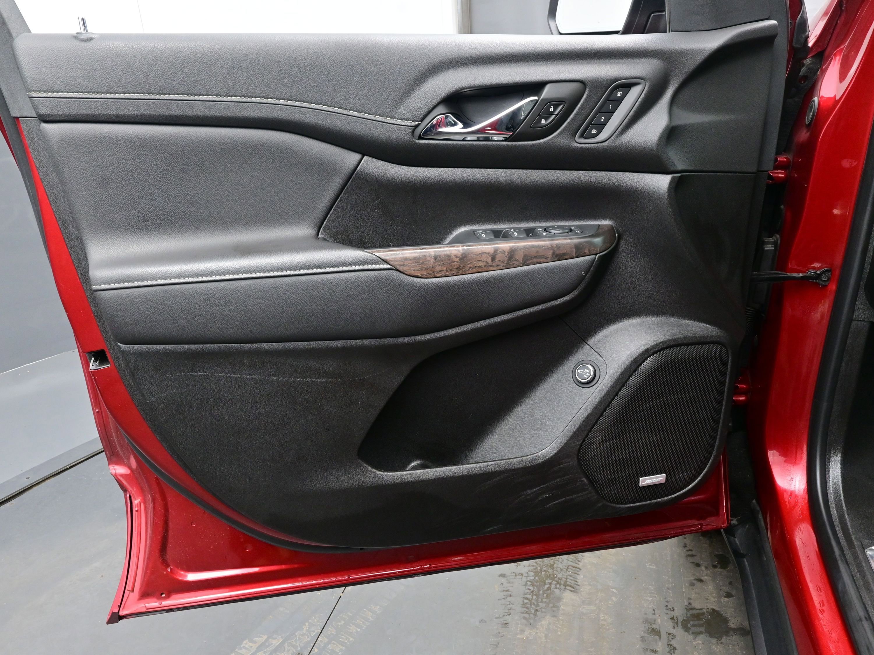 Used 2023 GMC Acadia Denali w/ Denali Ultimate Package image 9