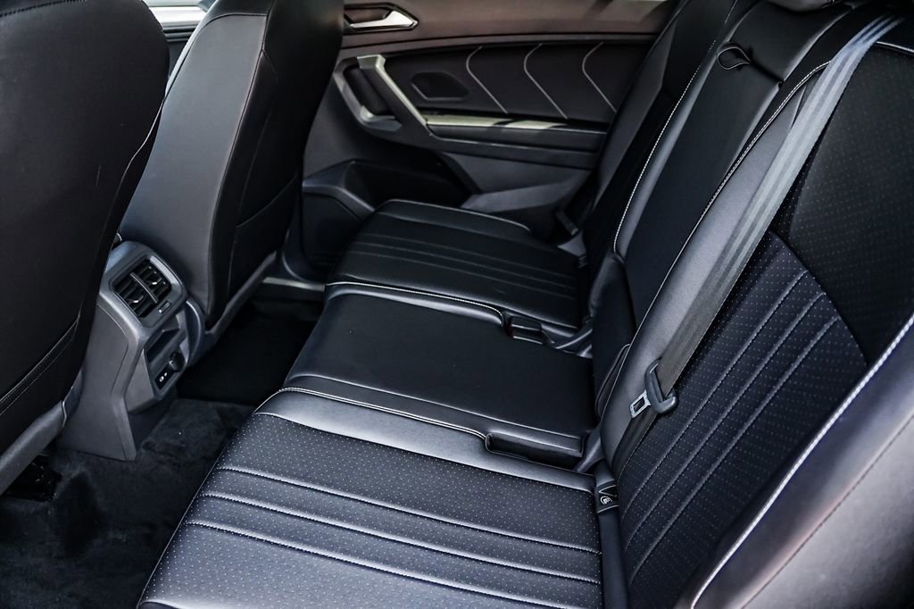 Used 2024 Volkswagen Tiguan SE R-Line image 25