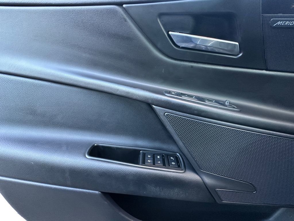 Used 2018 Jaguar XE Premium image 11