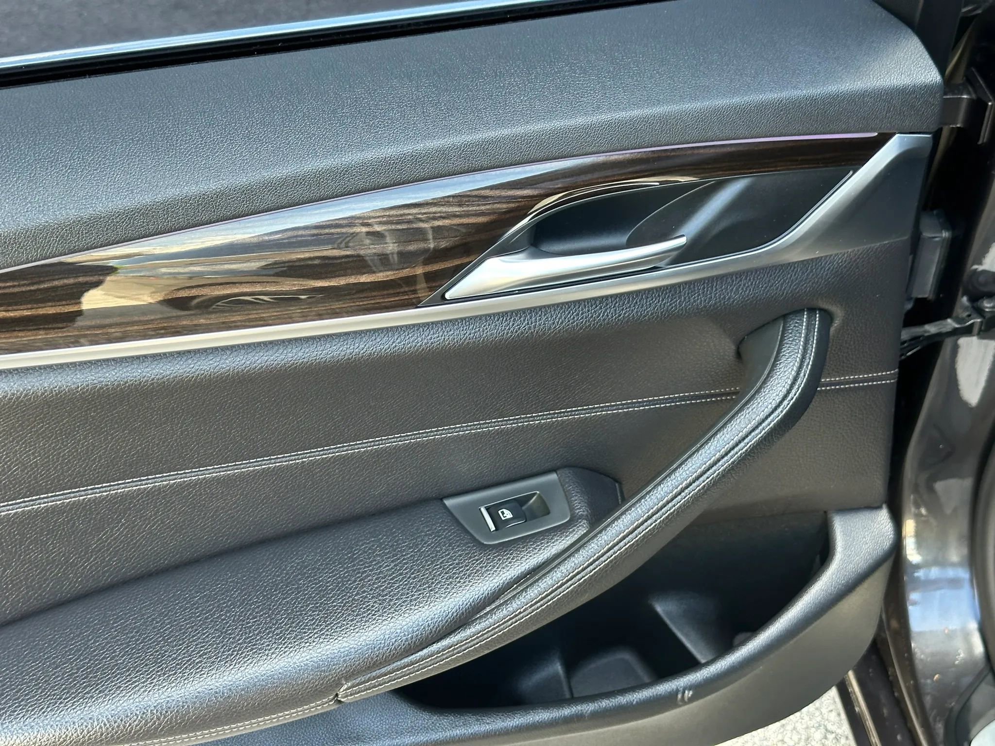 Used 2018 BMW 530e w/ Premium Package 2 image 15