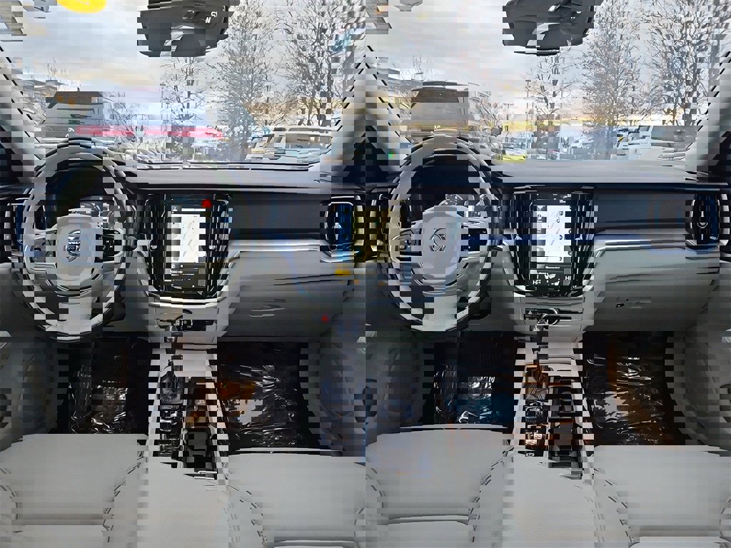 Used 2020 Volvo S60 T6 Momentum w/ Protection Package Premier image 11