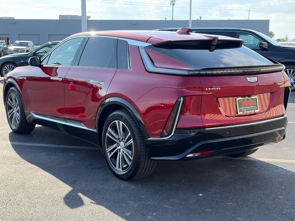 Used 2024 Cadillac Lyriq Luxury AWD/4WD image 8