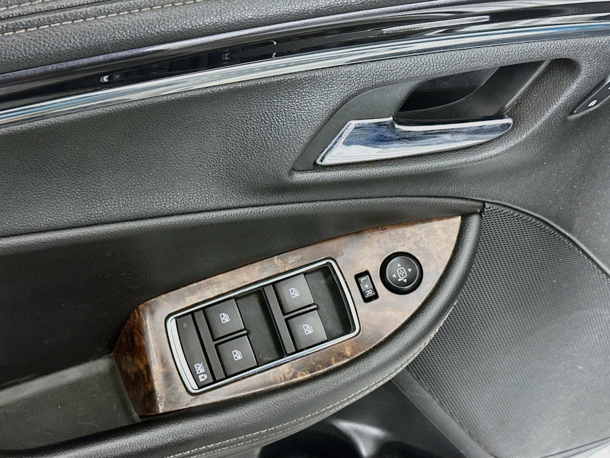 Used 2015 Chevrolet Impala LTZ FWD image 15