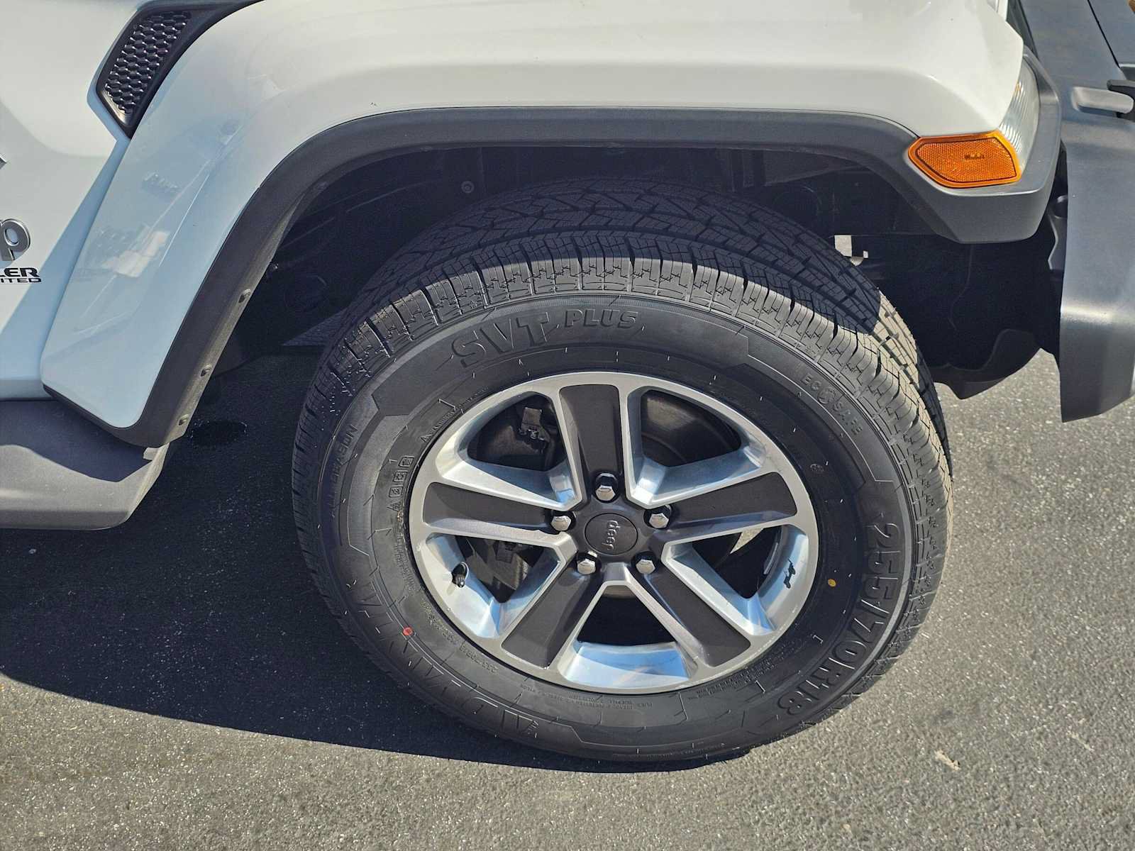 Used 2019 Jeep Wrangler Unlimited Sahara AWD/4WD image 9