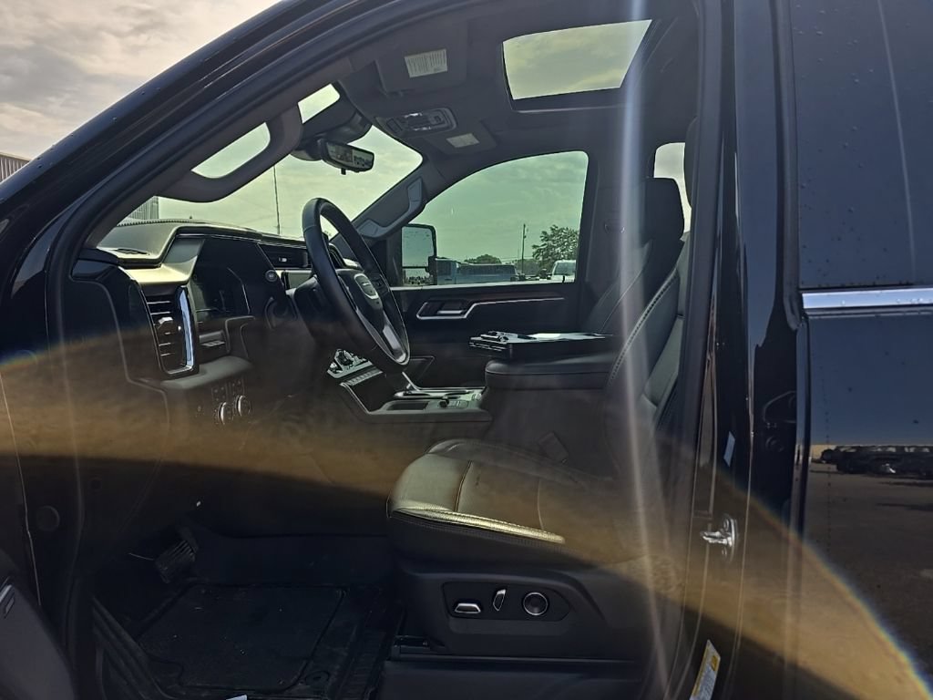 Used 2025 GMC Sierra 2500 Denali w/ Denali Reserve Package AWD/4WD image 13