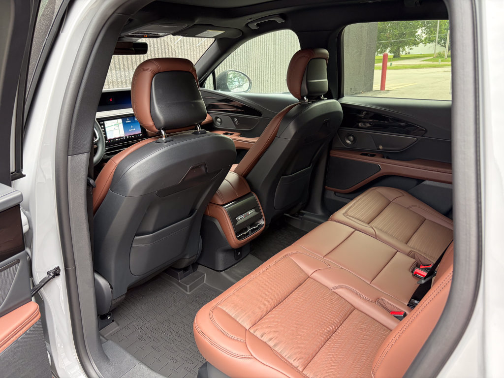 New 2026 Lincoln Nautilus Reserve w/ Jet Appearance Package AWD/4WD image 18