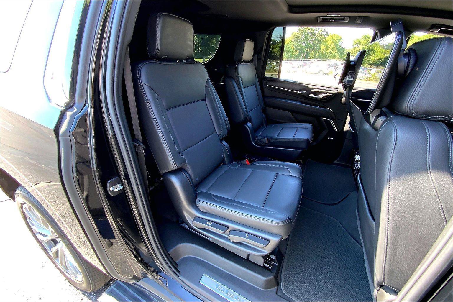 Used 2023 GMC Yukon XL Denali w/ Denali Reserve Package AWD/4WD image 26