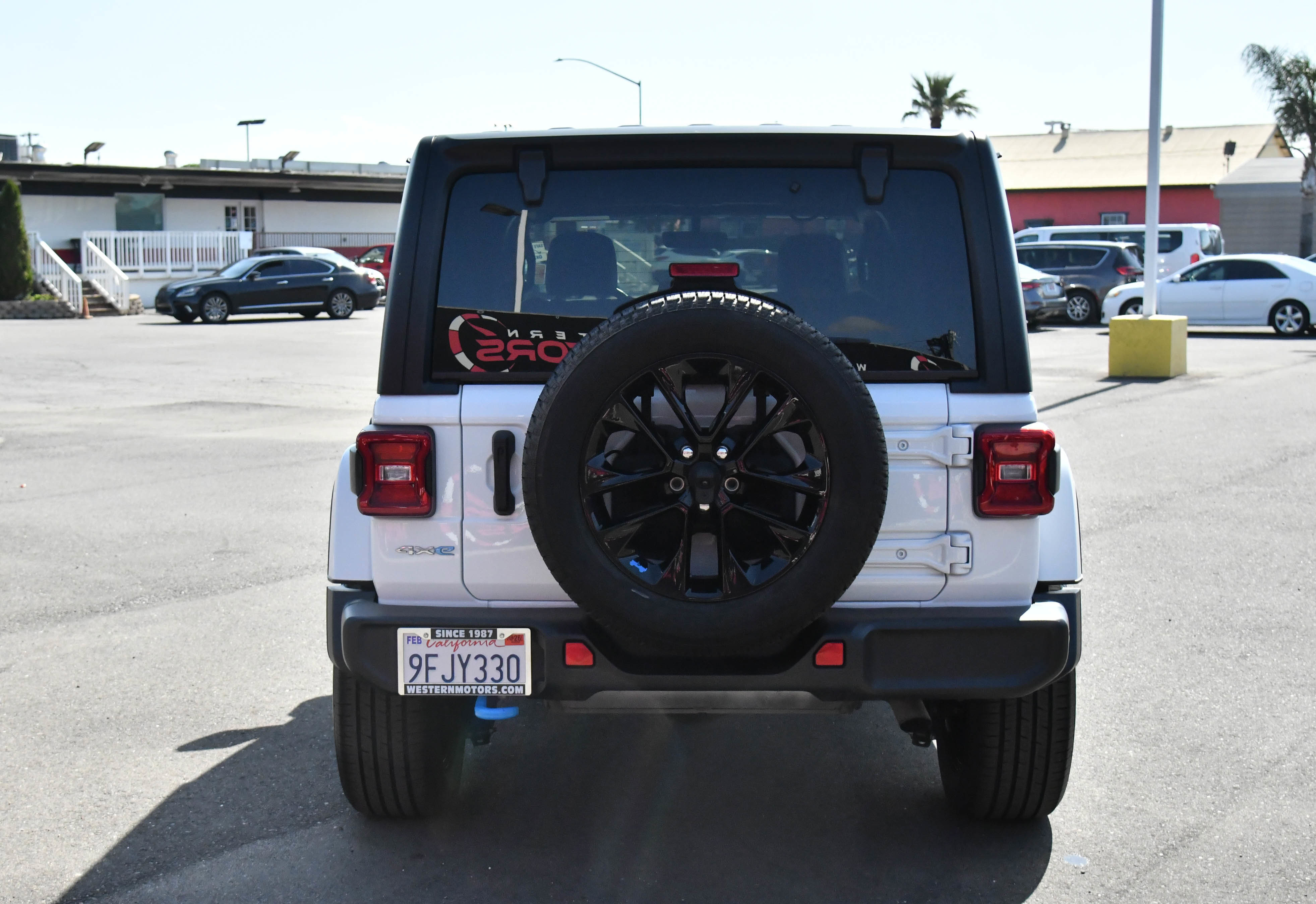 Used 2023 Jeep Wrangler Unlimited Sahara w/ Cold Weather Group AWD/4WD image 7