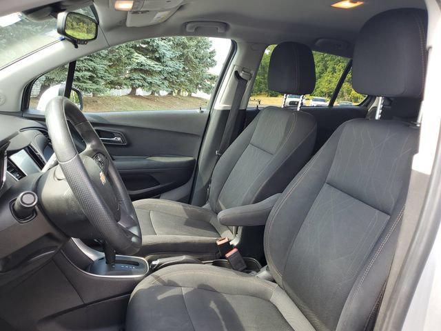 Used 2017 Chevrolet Trax LT FWD image 5