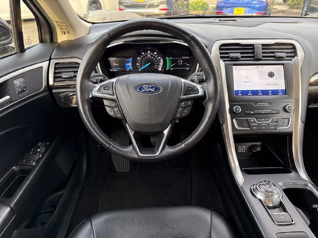 Used 2019 Ford Fusion SEL FWD image 18