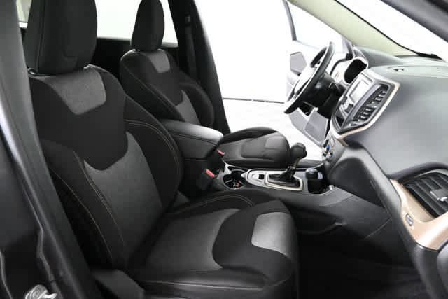 Used 2017 Jeep Cherokee Sport AWD/4WD image 11