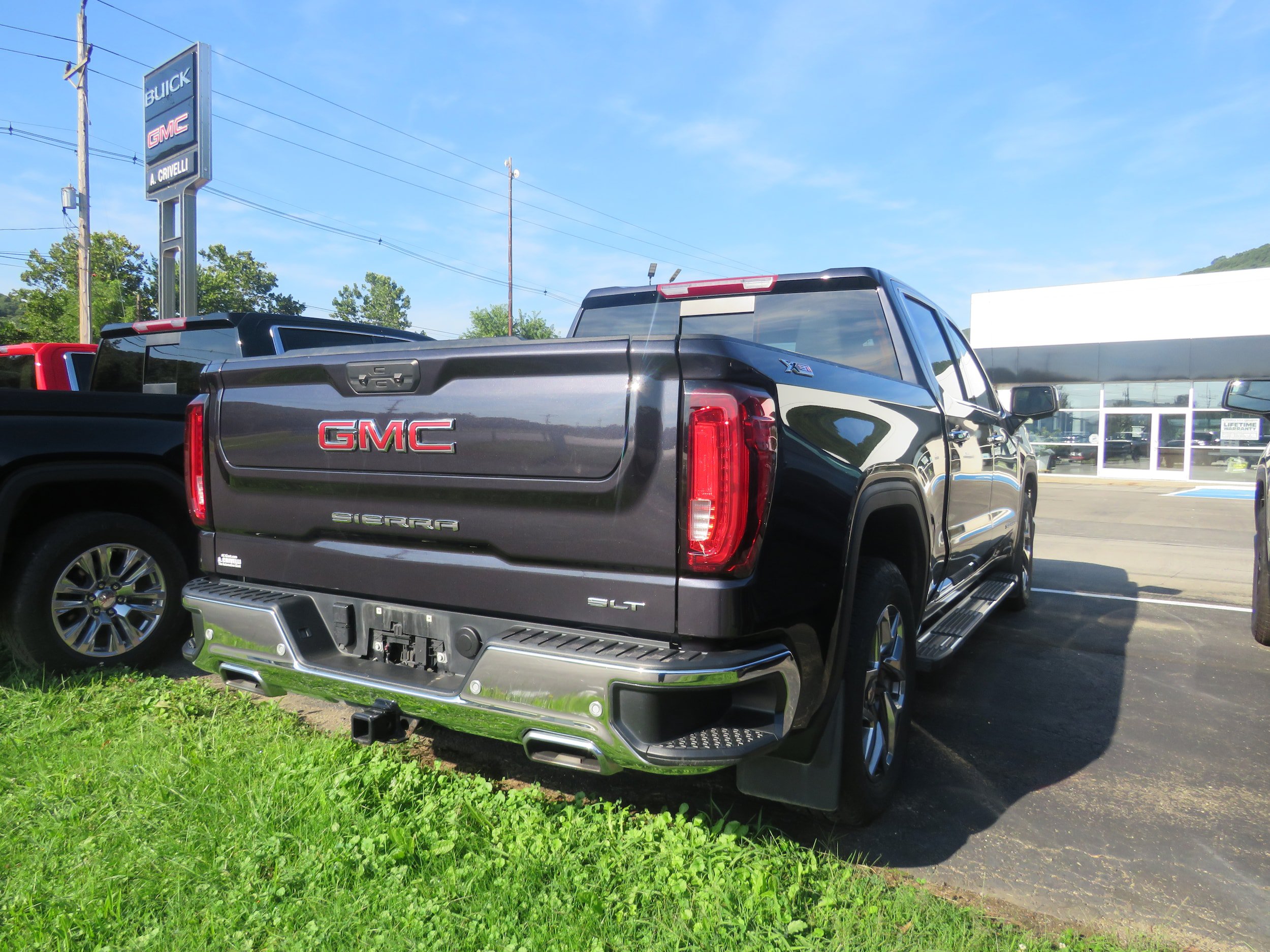 Used 2024 GMC Sierra 1500 SLT w/ SLT Premium Plus Package AWD/4WD image 6