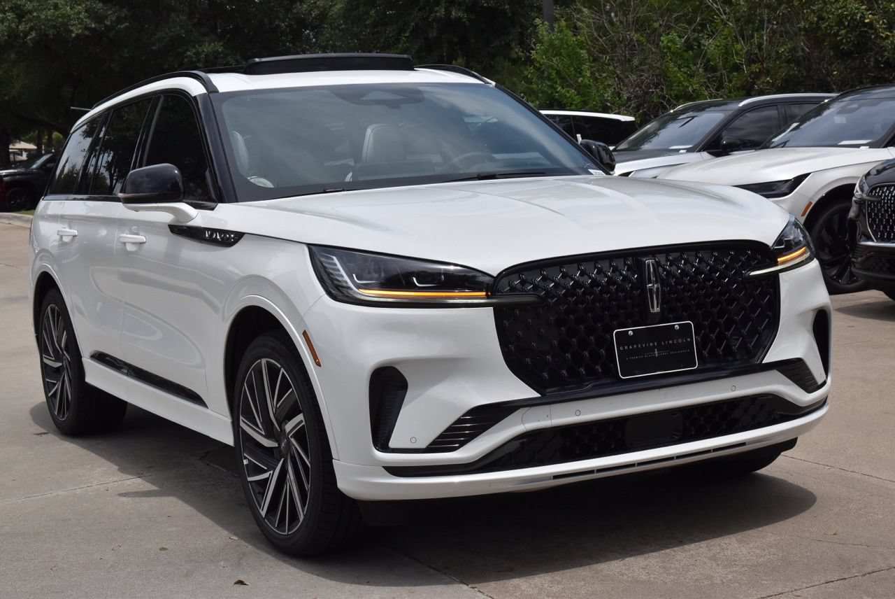 New 2026 Lincoln Aviator Black Label w/ Jet Appearance Package AWD/4WD image 3