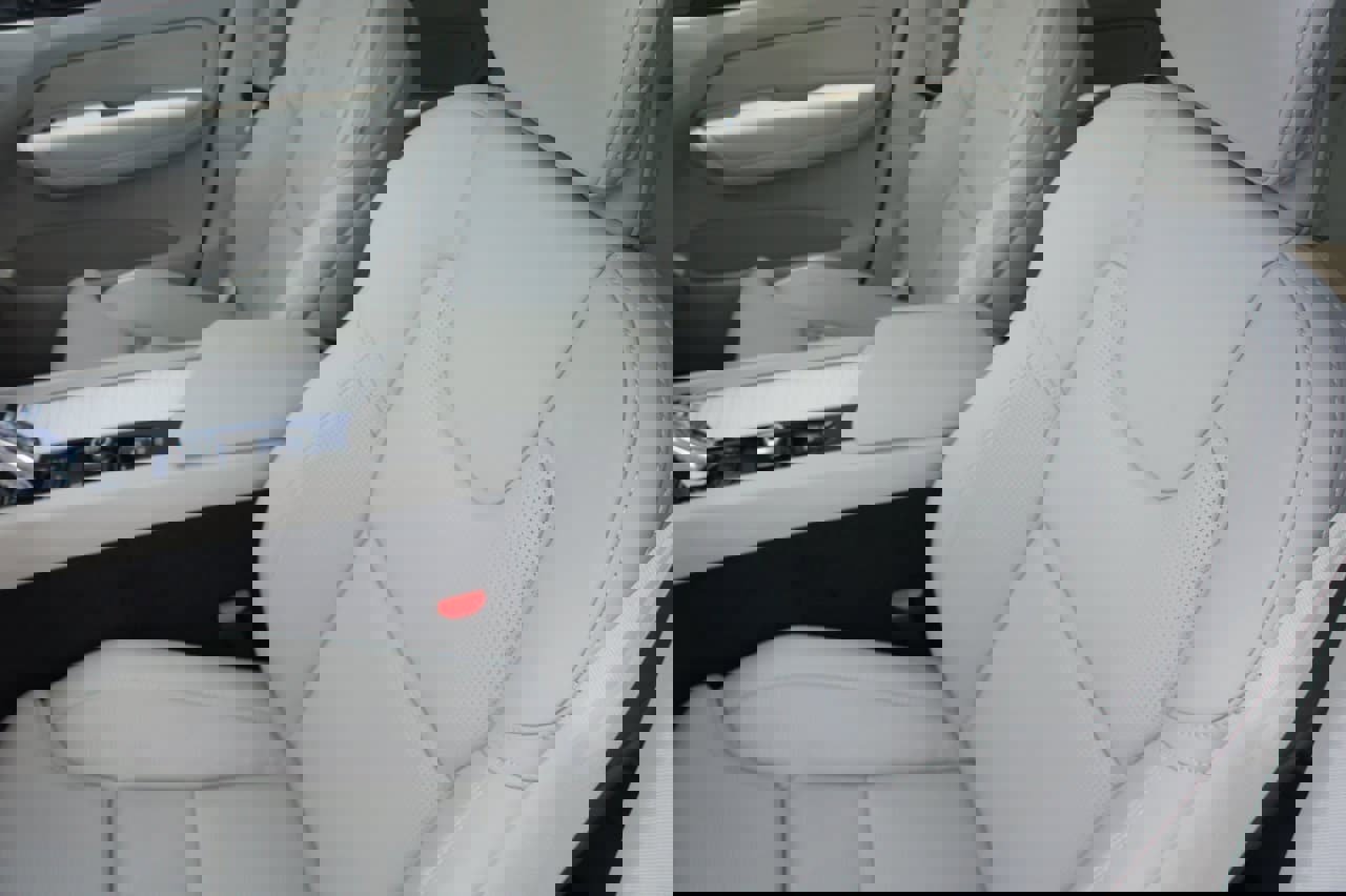 New 2026 Volvo XC60 B5 Ultra w/ Protection Package Premier image 18