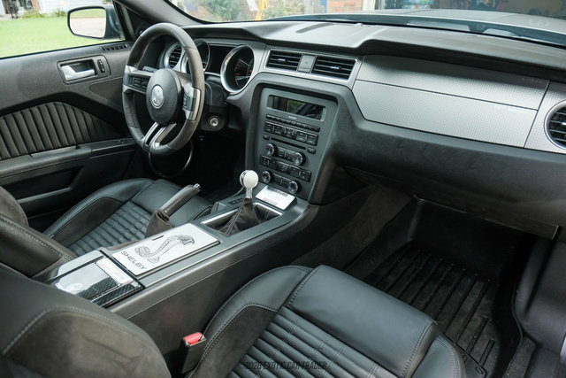 Used 2010 Ford Mustang Shelby GT500 RWD image 32