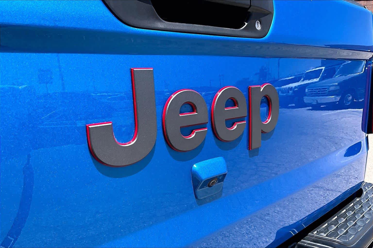 Used 2023 Jeep Gladiator Rubicon w/ Cold Weather Group AWD/4WD image 29