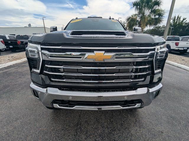 Used 2024 Chevrolet Silverado 3500 LTZ w/ LTZ Convenience Package AWD/4WD image 10