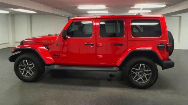 Used 2025 Jeep Wrangler Unlimited Sahara w/ Safety Group AWD/4WD image 6