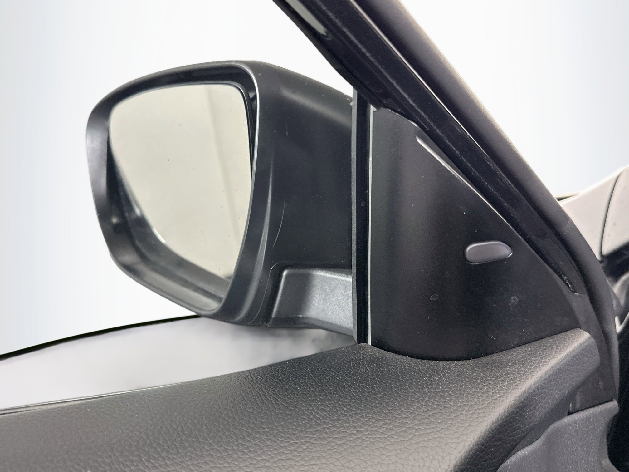Used 2019 Nissan Rogue S FWD image 16