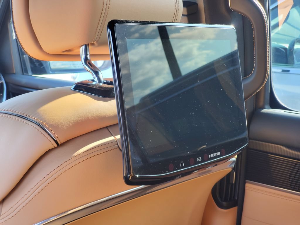Used 2025 Jeep Grand Wagoneer L Series III w/ Rear Seat Video Group 1 AWD/4WD image 29