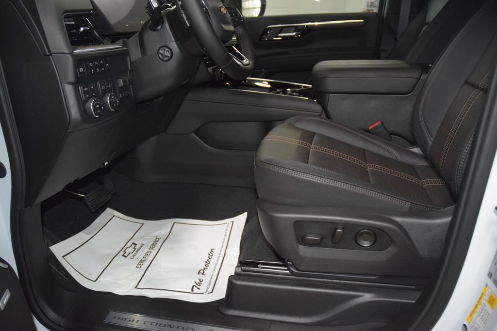 New 2026 Chevrolet Suburban High Country AWD/4WD image 40