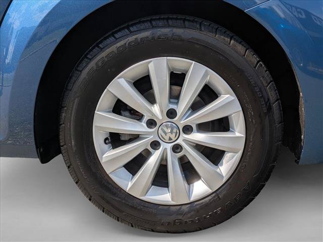 Used 2018 Volkswagen Beetle 2.0T S FWD image 22