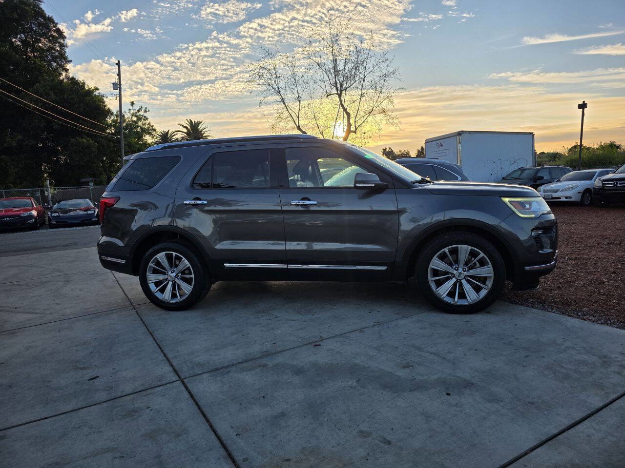 Used 2018 Ford Explorer Limited image 5