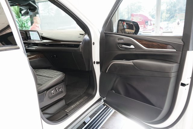 Used 2024 Cadillac Escalade Sport Platinum w/ LPO, ONYX Package image 54