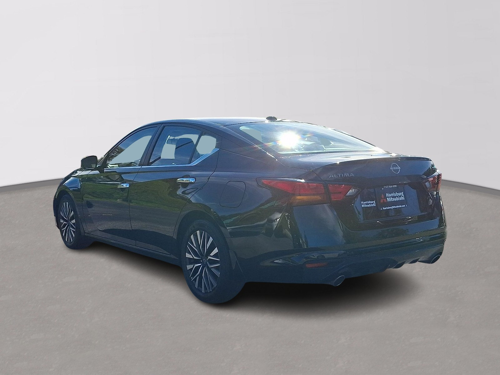 Used 2024 Nissan Altima 2.5 SV w/ SV Premium Package FWD image 4