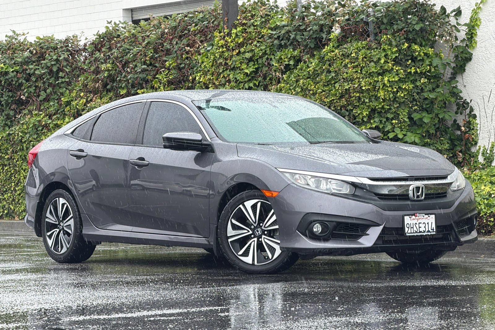 Used 2017 Honda Civic EX-T image 2