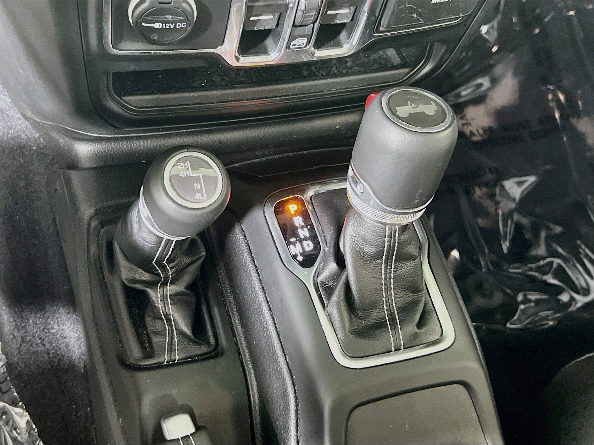 Used 2023 Jeep Wrangler Unlimited Sahara AWD/4WD image 16