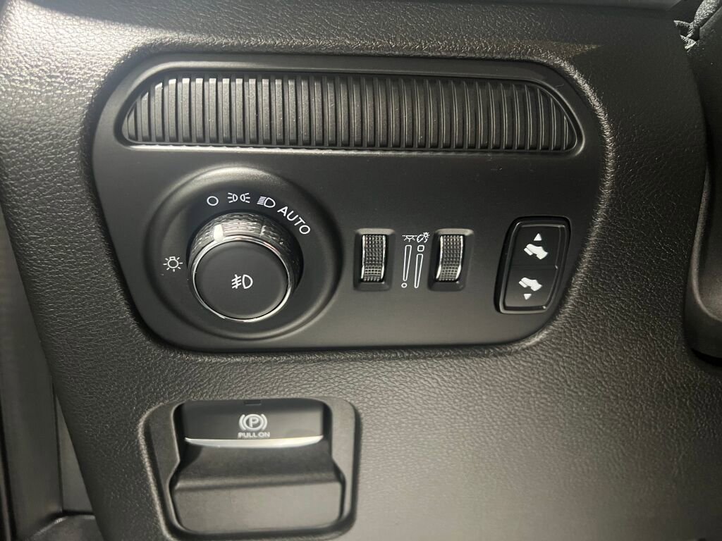 Used 2022 Jeep Wagoneer Series III w/ Flexible Seating Group image 18