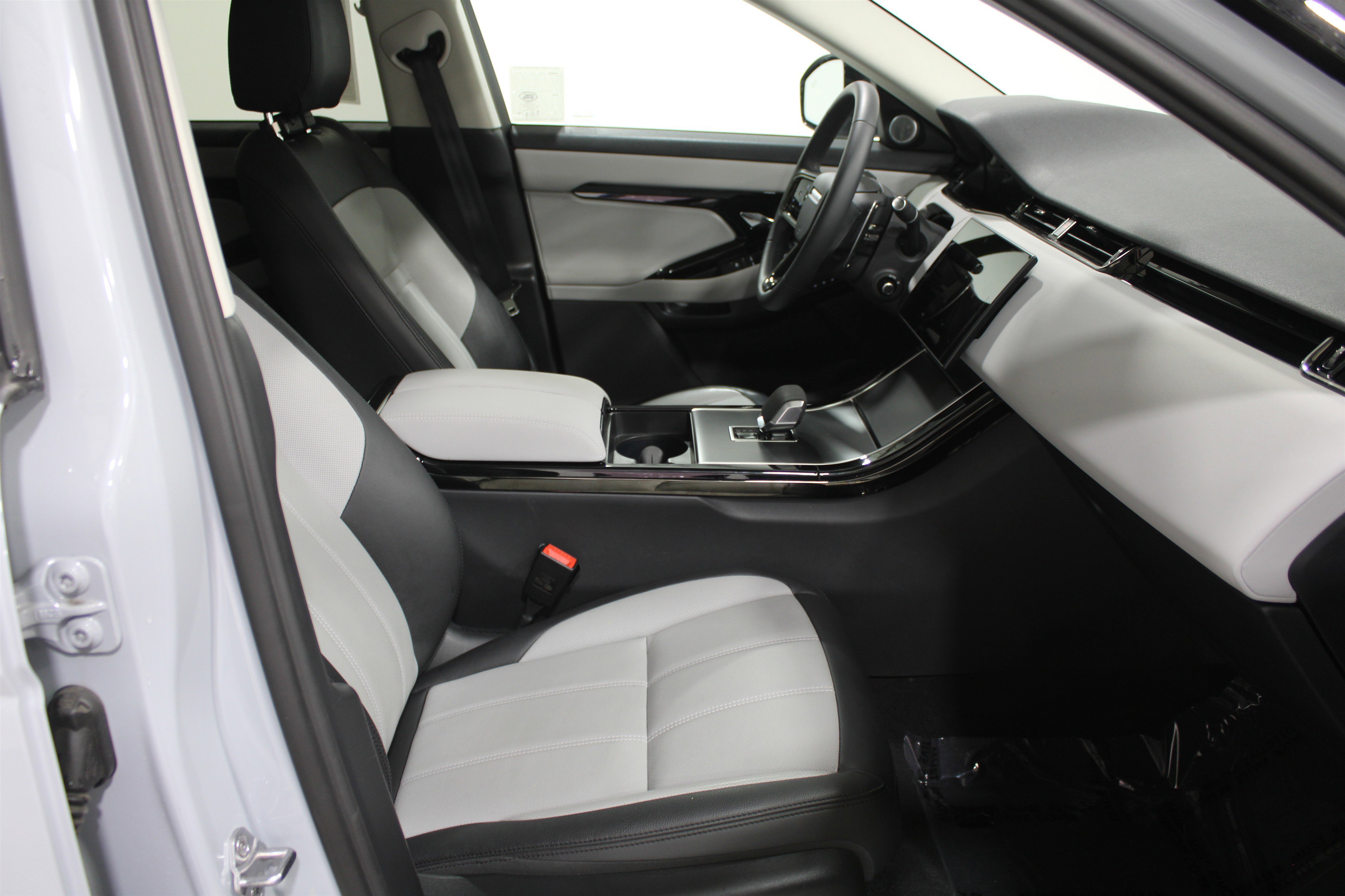 Used 2024 Land Rover Range Rover Evoque Dynamic SE AWD/4WD image 22
