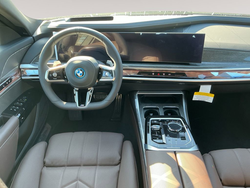 New 2026 BMW 750e xDrive w/ Premium Package image 10