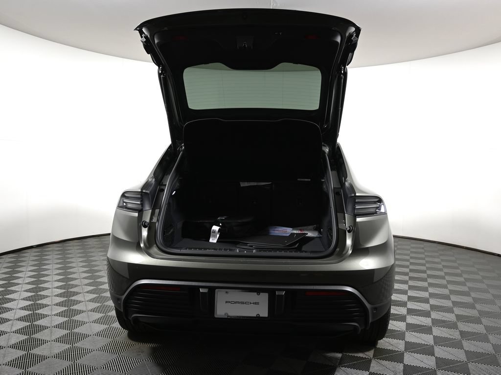 Used 2025 Porsche Macan 4S Electric AWD/4WD image 40