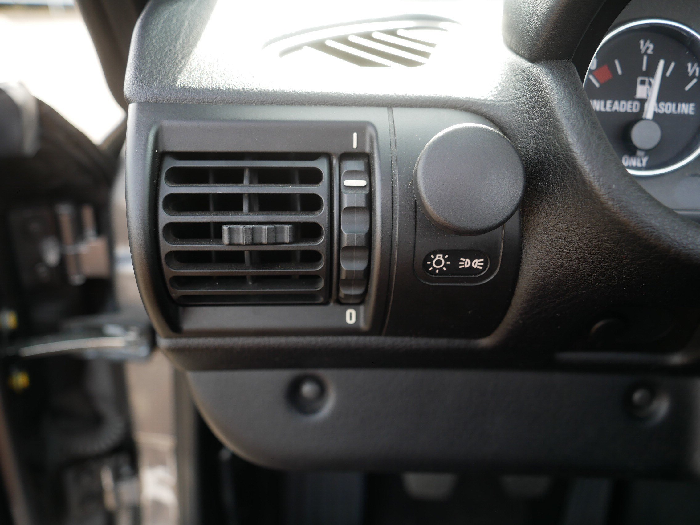 Used 2002 BMW Z3 2.5i RWD image 26