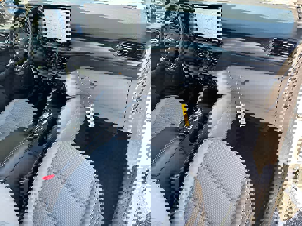 Used 2024 Ford Escape SE image 13