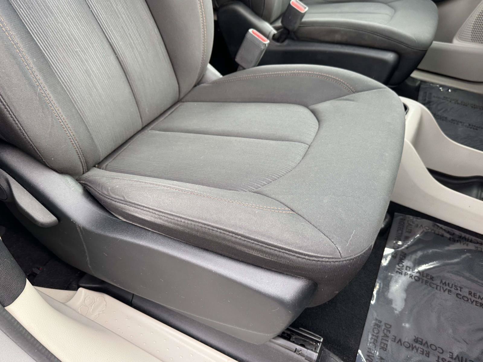 Used 2017 Chrysler Pacifica LX FWD image 19