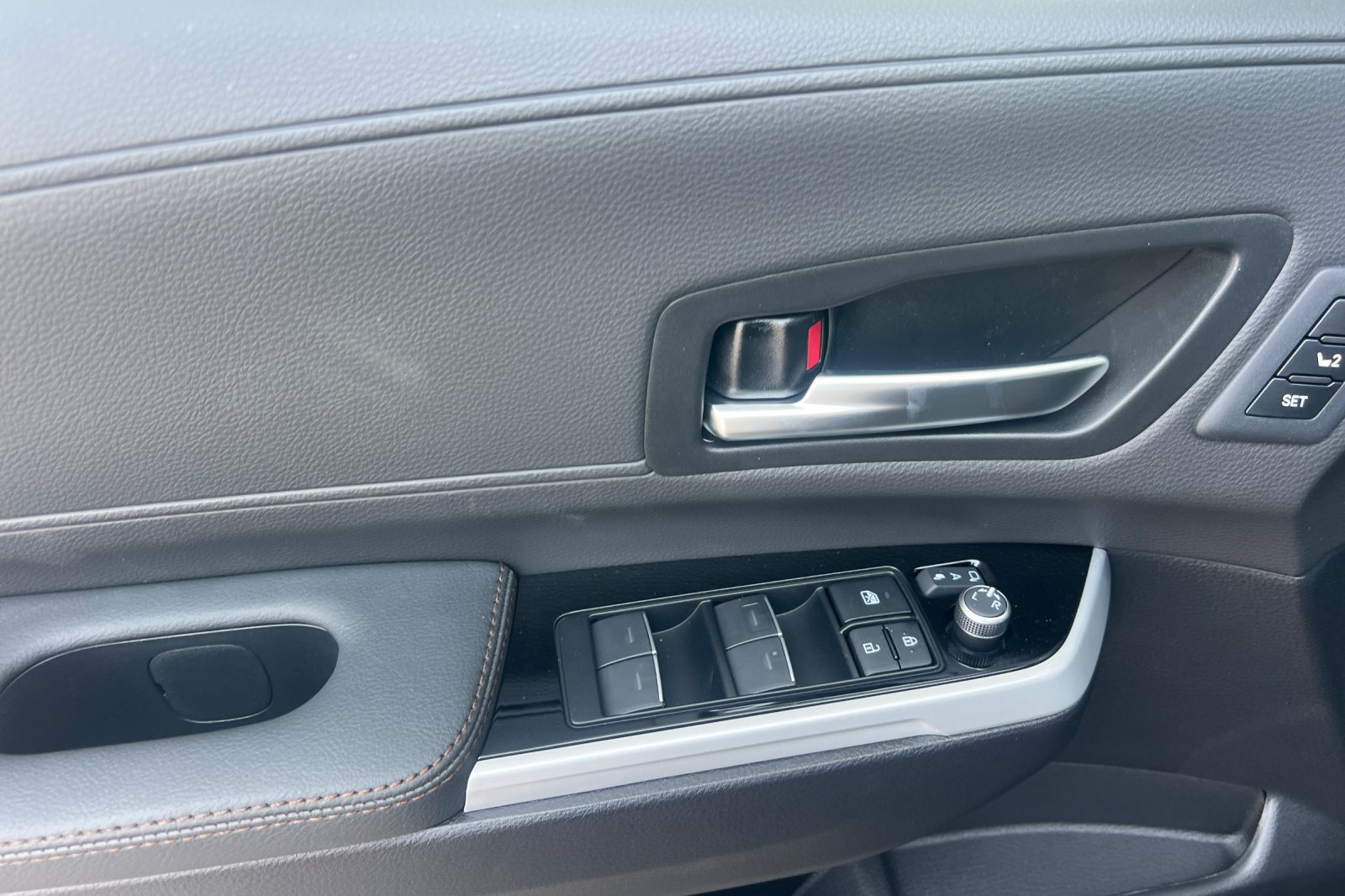 New 2026 Toyota Sienna Limited AWD/4WD image 8