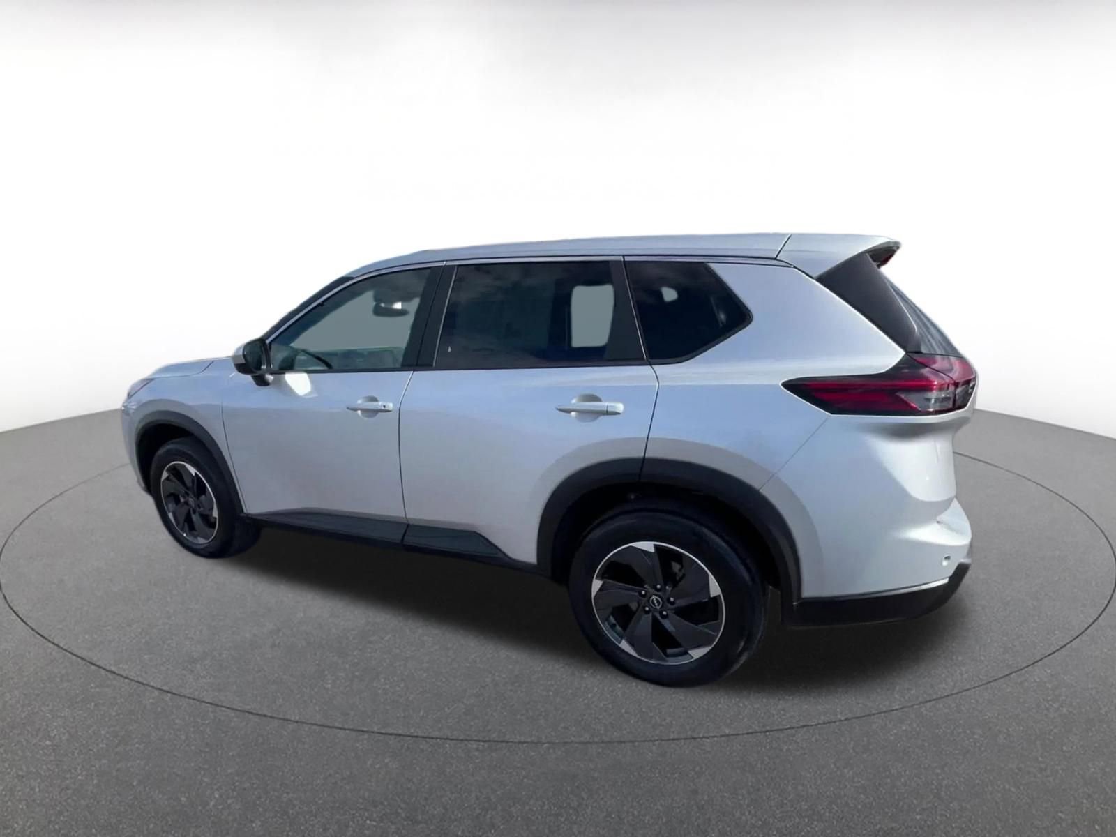 Used 2025 Nissan Rogue SV image 10