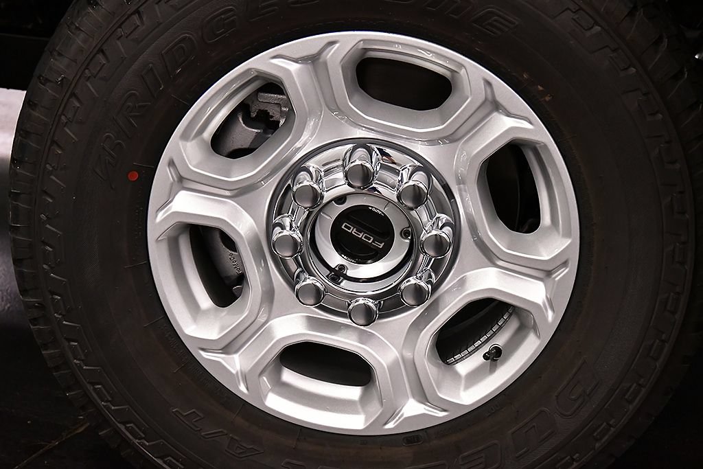 New 2026 Ford F350 XLT w/ XLT Premium Package AWD/4WD image 9