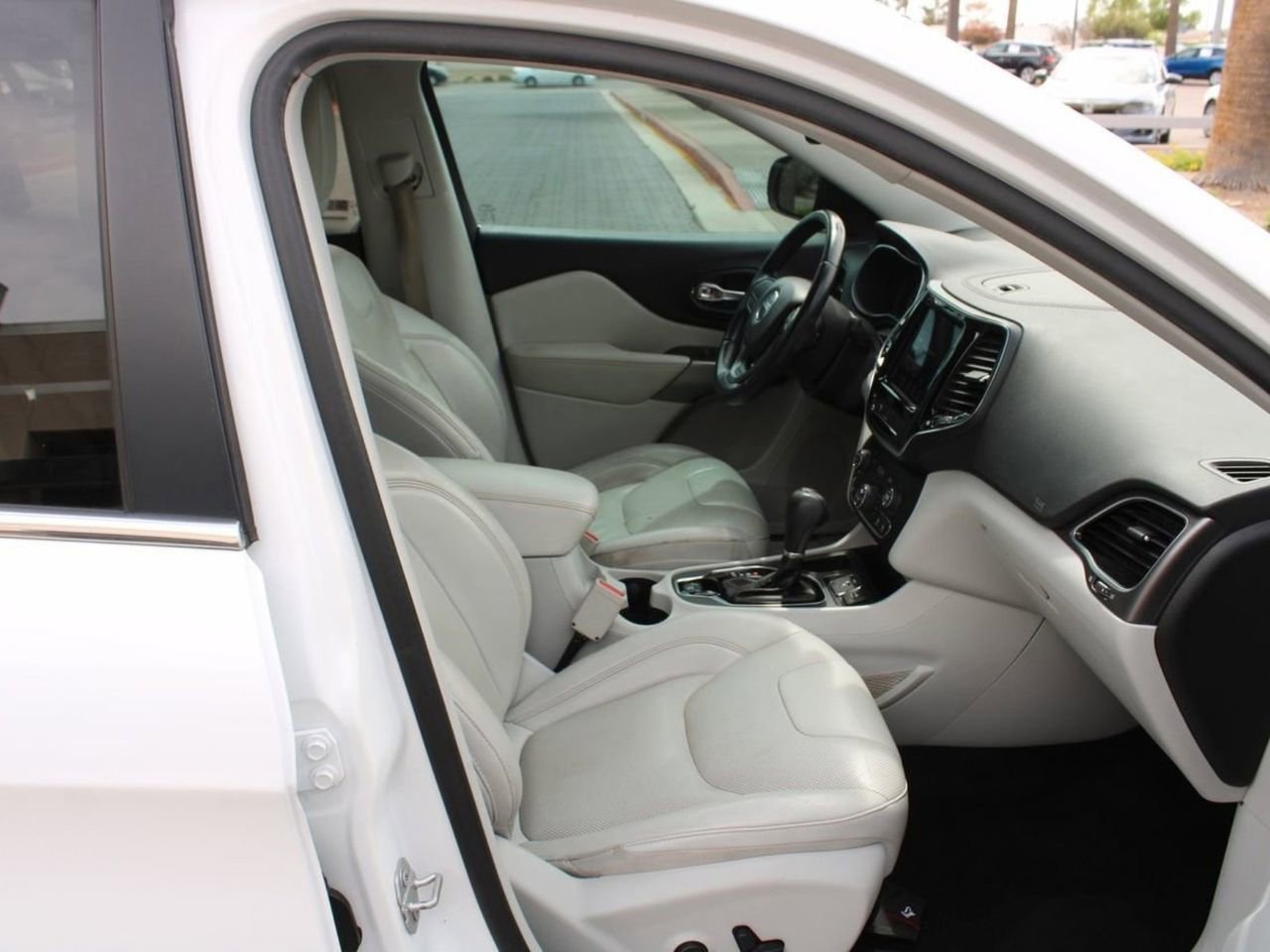 Used 2020 Jeep Cherokee Limited image 13